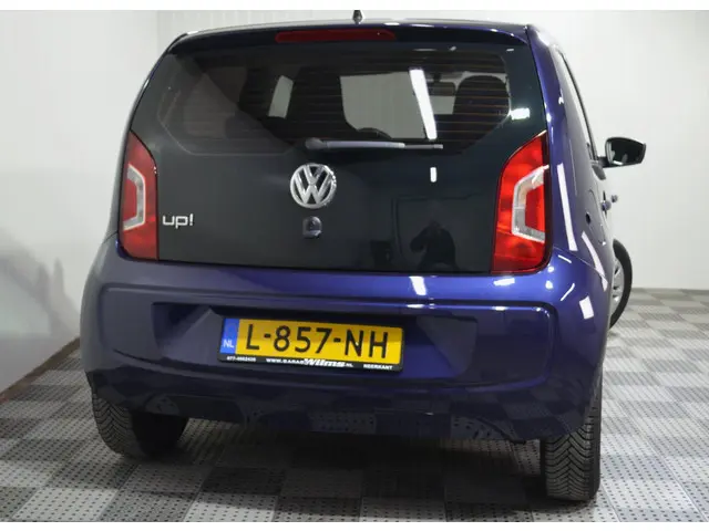 Volkswagen up! 1.0 BMT move up! 2016 Benzine 4