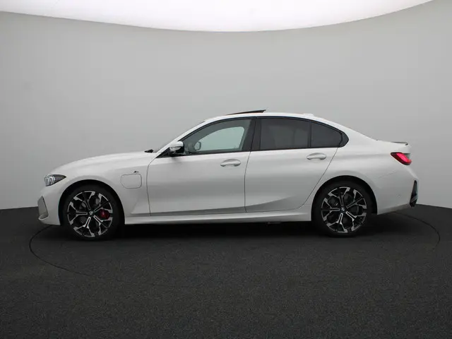 BMW 3 Serie Sedan 330e 2025 Hybride Benzine 4