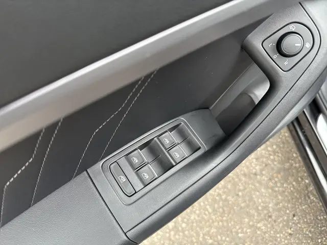 SEAT Ateca 1.5 TSI FR Business Intense 2026 Benzine 11