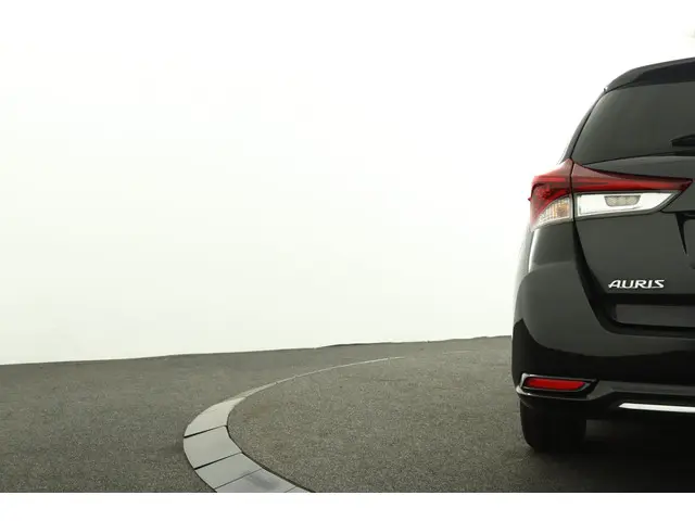 Toyota Auris 1.8 Hybrid Dynamic 2018 Hybride Benzine 41