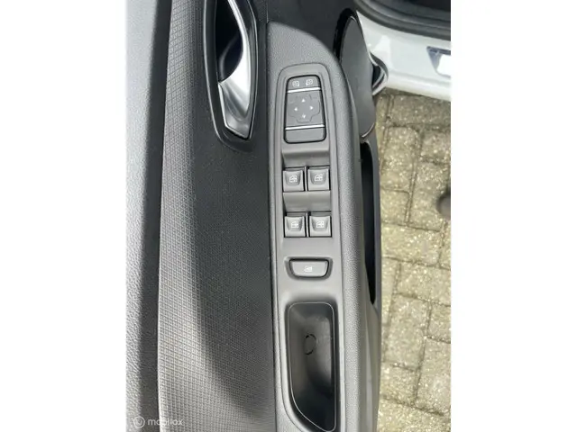 Renault Clio Estate 0.9 TCe Limited 2018 Benzine 10