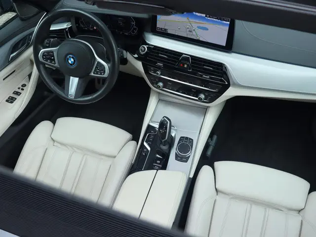 BMW 5 Serie Touring 530e 2023 Hybride Benzine 17