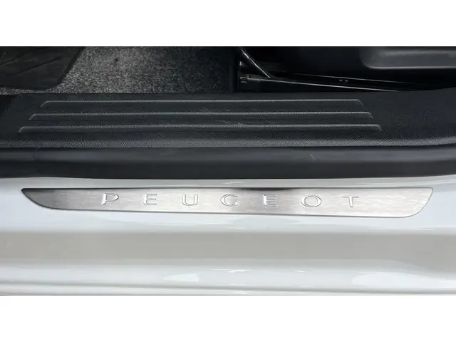 Peugeot 2008 1.2 Turbo 100 PK Active Pack 2021 Benzine 25