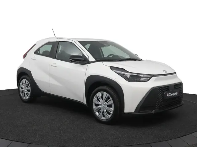 Toyota Aygo X Hybrid 115 play 2026 Hybride Benzine 14