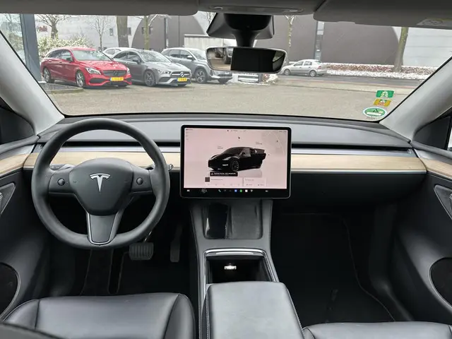 Tesla Model Y Long Range AWD 75 kWh 2022 Elektrisch 12