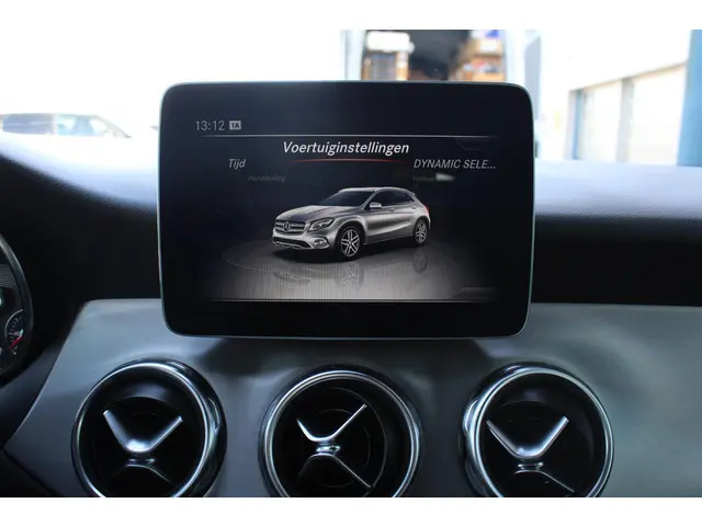 Mercedes-Benz GLA 180 Business 2018 Benzine 36