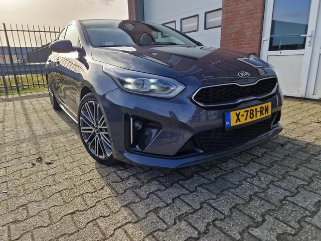 Kia ProCeed 3