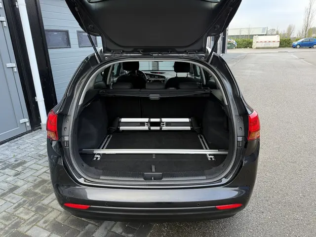 Kia cee'd Sportswagon 1.6 GDI Super Pack 2013 Benzine 22