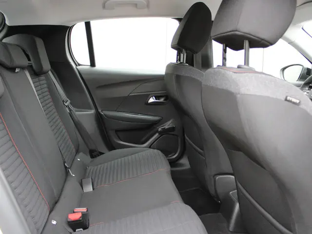 Peugeot 208 1.2 PureTech Active 2022 Benzine 9