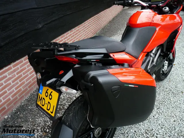 Ducati Multistrada 1200 S Touring 2013 Benzine 36