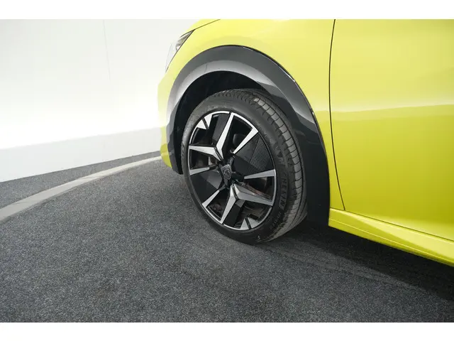 Peugeot 208 PureTech 100 GT 2024 Benzine 18