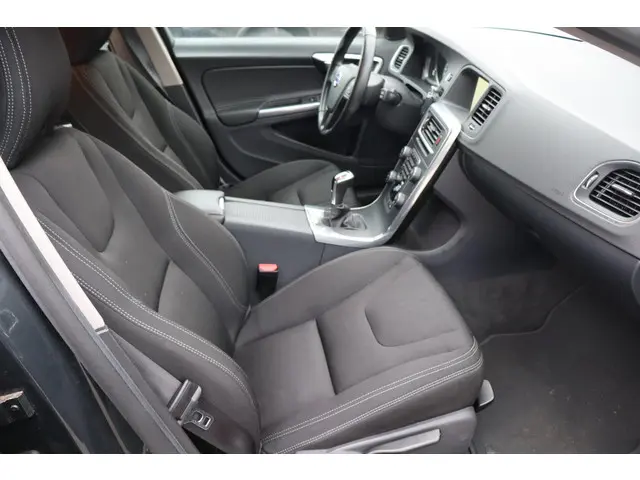 Volvo V60 2.0 D3 Summum 2016 Diesel 10