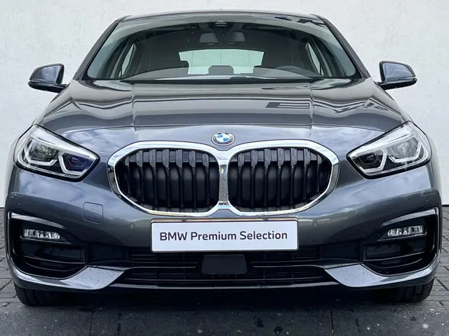 BMW 1 Serie 118i Executive Edition 2021 Benzine 4