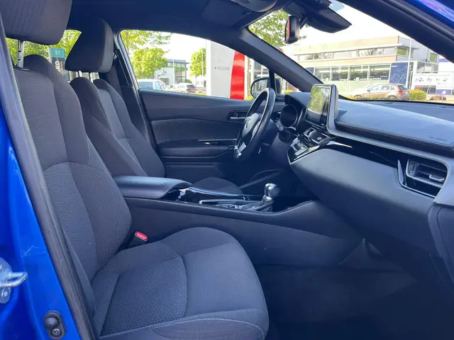 Toyota C-HR 1.8 Hybrid Dynamic 2019 Hybride Benzine 24