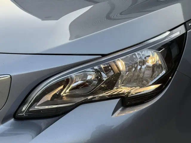 Peugeot 3008 1.2 PureTech Allure 2019 Benzine 33