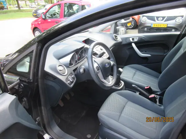 Ford Fiesta 1.25 Titanium 2012 Benzine 2