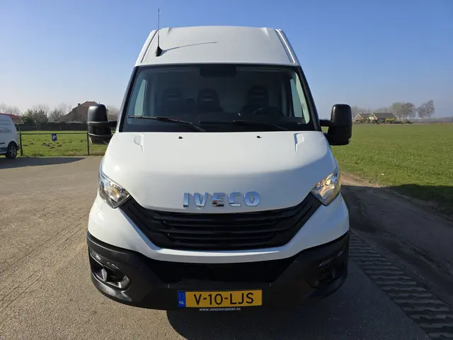 Iveco Daily 35S14V 2.3 352L H2 2022 Diesel 9