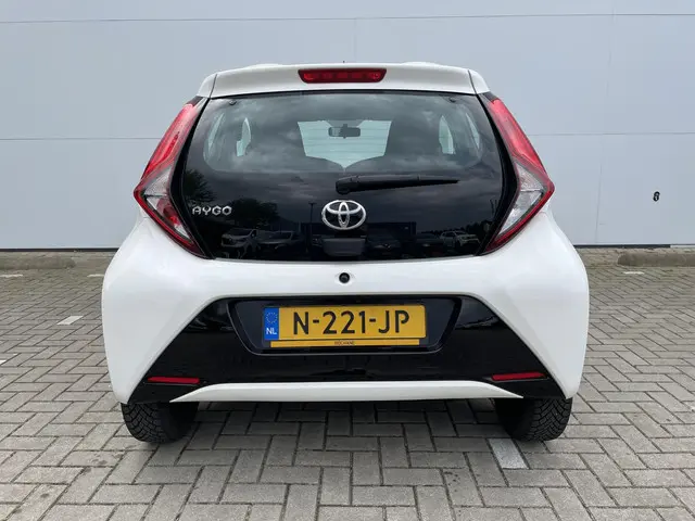 Toyota Aygo 1.0 VVT-i x-play 2021 Benzine 16