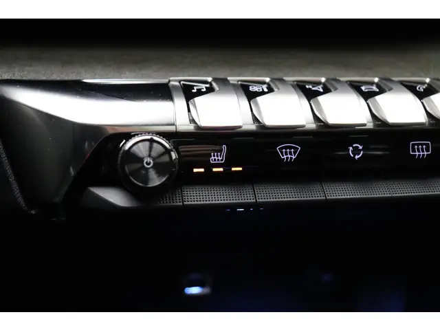 Peugeot 5008 1.2 Turbo GT 2023 Benzine 33