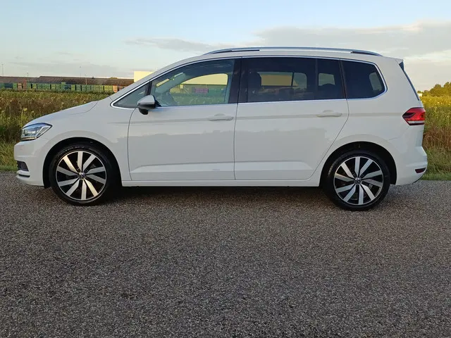 Volkswagen Touran 1.5 TSI Highline 2021 Benzine 9