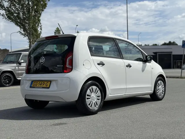 Volkswagen up! 1.0 take up! BlueMotion 2015 Benzine 7