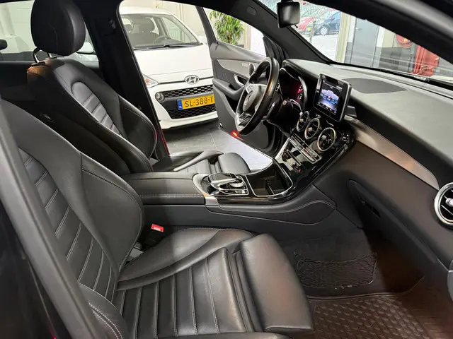 Mercedes-Benz GLC Coupé 300 4MATIC 2018 Benzine 25