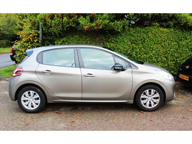 Peugeot 208 1.2 e-VTi Envy 2014 Benzine 2