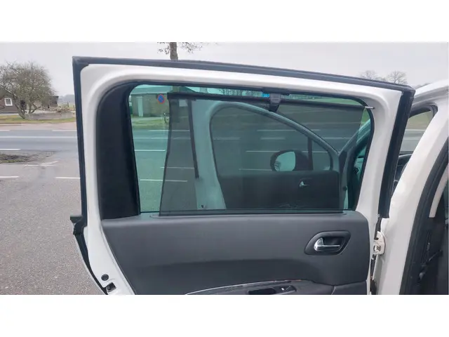 Peugeot 5008 1.6 THP Active 7p. 2013 Benzine 17