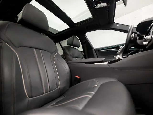 BMW 5 Serie Touring 530i xDrive M Sport 2023 Benzine 8