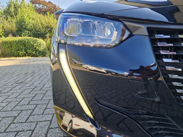Peugeot 208 1.2 PureTech 100 Allure 2023 Benzine 8