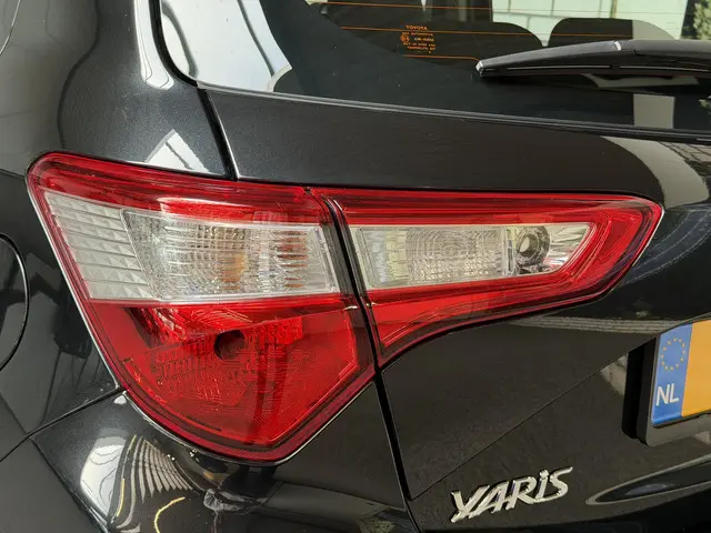 Toyota Yaris 1.5 Hybrid Active 2019 Hybride Benzine 6