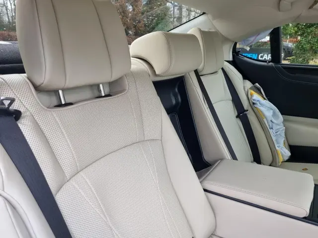 Lexus ES 300h President Line 2023 Hybride Benzine 11