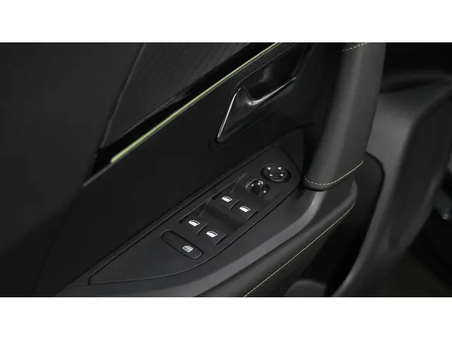 Peugeot 2008 PureTech 130 EAT8 GT 2024 Benzine 31