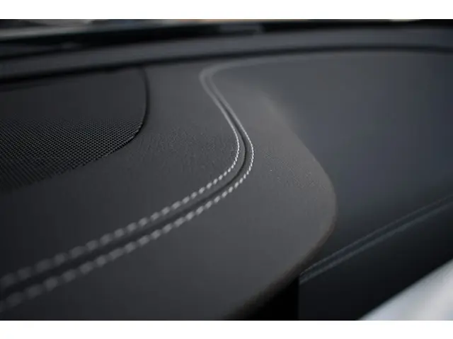 Mercedes-Benz E-Klasse Coupé 200 AMG Line 2020 Benzine 29