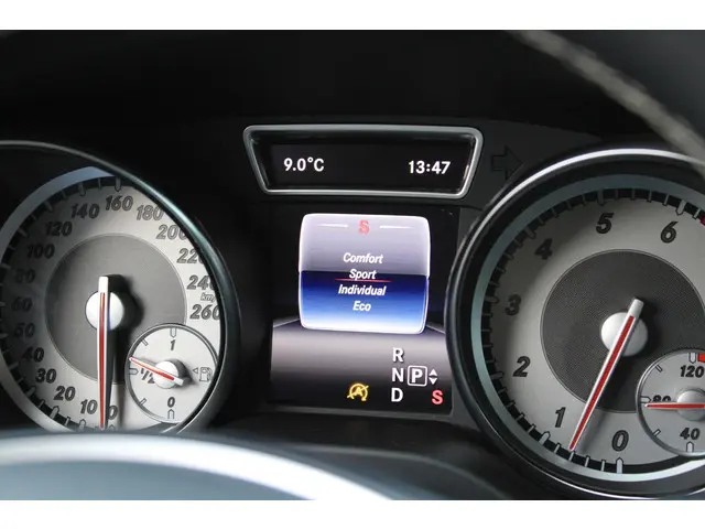 Mercedes-Benz GLA 200 2015 Benzine 17