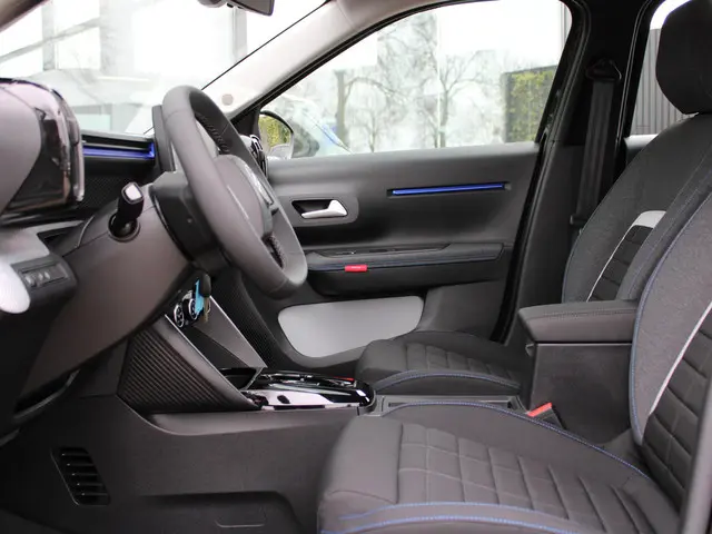 Citroën C3 1.2 Hybrid 110pk Plus 2025 Hybride Benzine 10