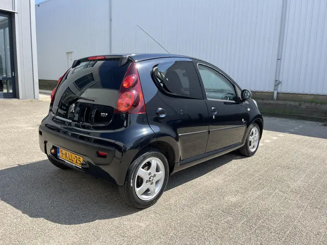 Peugeot 107 1.0 Black & Silver 2013 Benzine 57