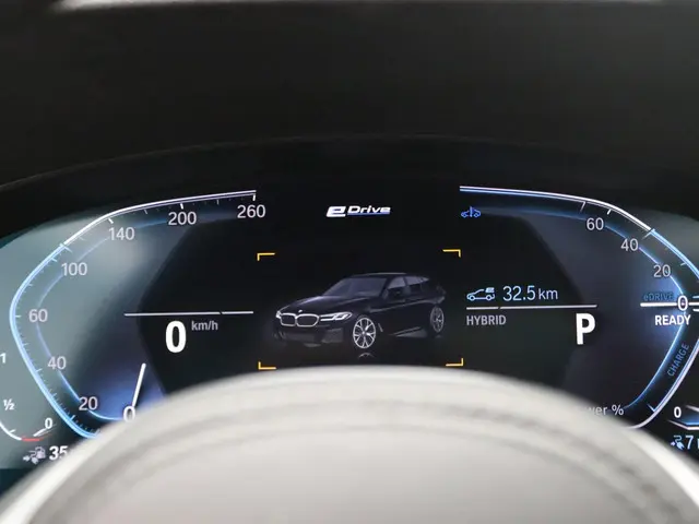 BMW 5 Serie Touring 530e 2023 Hybride Benzine 16