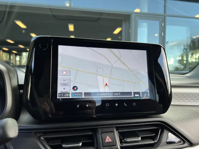 Suzuki Swift 1.2 Style Smart Hybrid 2025 Benzine 11