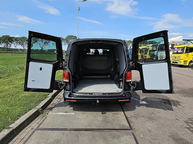 Volkswagen Transporter 2.0 TDI 2021 Diesel 13