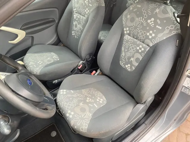 Ford Ka 1.2 Champions Edition start/stop 2013 Benzine 7