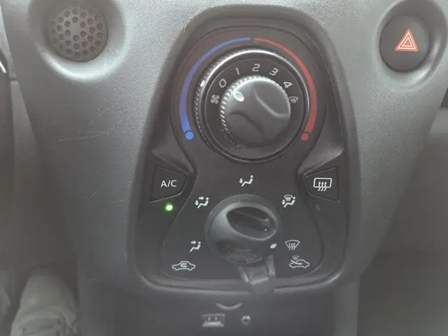 Toyota Aygo 1.0 VVT-i X-Play NAVI 2017 Benzine 18