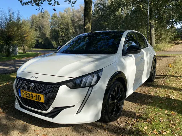 Peugeot 208 1.2 PureTech GT 2023 Benzine 2