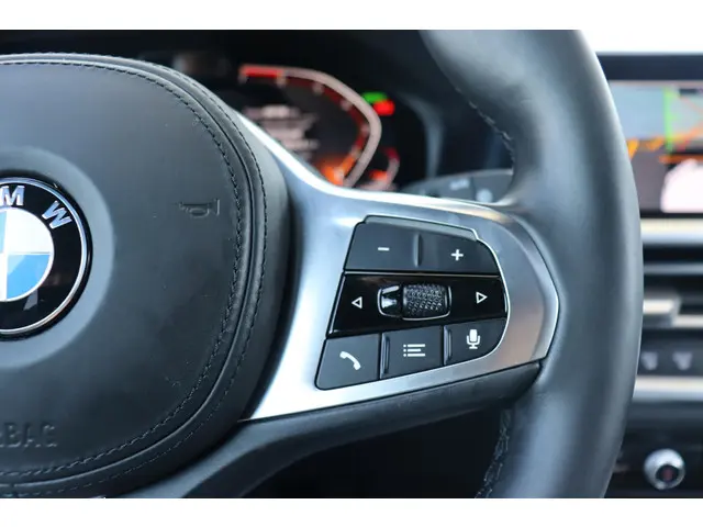 BMW 3 Serie Touring 320i Executive Edition 2020 Benzine 19