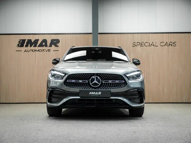 Mercedes-Benz GLA 200 AMG Line 2023 Benzine 4