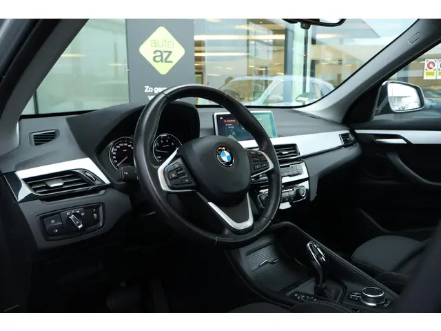 BMW X1 sDrive20i Executive Edition 2019 Benzine 32
