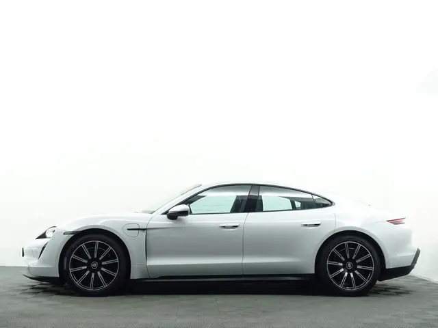 Porsche Taycan Performance 84 kWh- 2021 Elektrisch 44