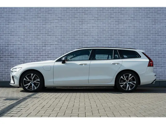 Volvo V60 T6 Recharge AWD R-Design 2020 Hybride Benzine 12