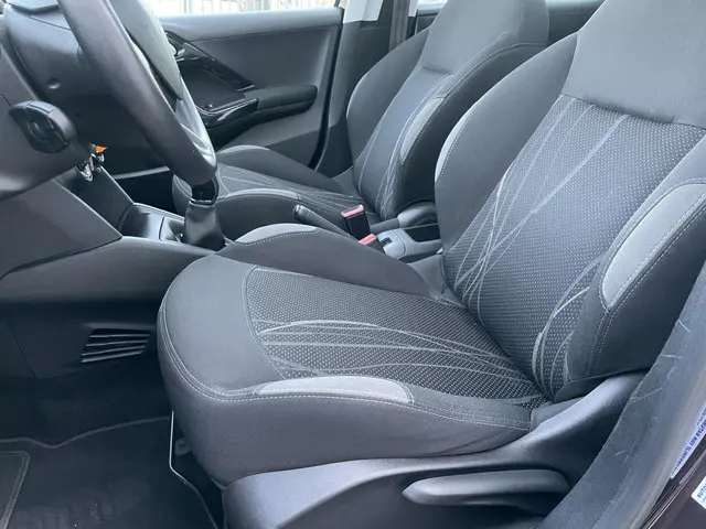 Peugeot 208 1.2 VTi Active, Airco , Carplay 2013 Benzine 12