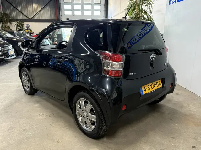 Toyota iQ 1.0 VVTi Aspiration // Navi // Ecc 2014 Benzine 2